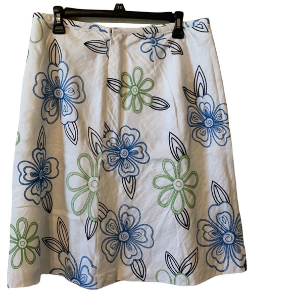 Dress barn lined white skirt in excellent condition with colored flowers - Picture 2 of 5